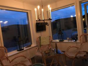 Stuga i Bruksvallarna med avresestäd Skoterled samt skidled i närhet vintertid Vandringsleder sommartid