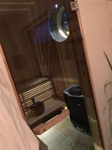 Stuga i Bruksvallarna med avresestäd Skoterled samt skidled i närhet vintertid Vandringsleder sommartid