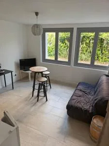 Studio équipé - Parking - Labarthe-Rivière