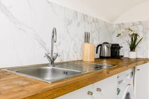 Beautifully Refurbished Studio, Central Location