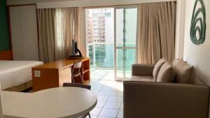 Praia do Canto Apart Hotel - Apto 405 - Varanda Lateral com Vista Mar