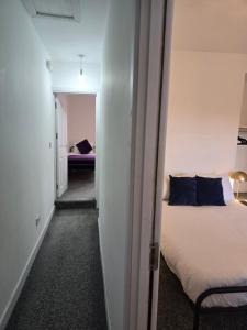 The Grand four bed getaway- Sleeps 9-free on street parking