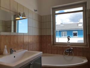 studio fala blisko morza