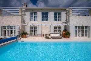 Villa Moonlight 1 near Poreč for 9 person - pet friendly with large garden, playground & 50 m2 pool 