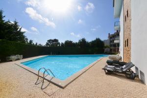 Pebble - 1 bedroom apartment sleeps 5 with pool & tennis court