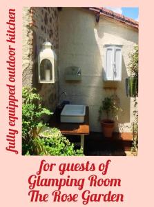 Campings Glamping Room The Rose Garden with own garden - external shower & toilet and kitchen : photos des chambres