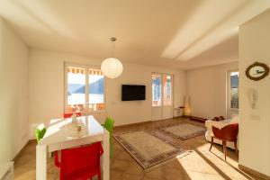 Splendida casa con terrazza vista lago e 2 garage