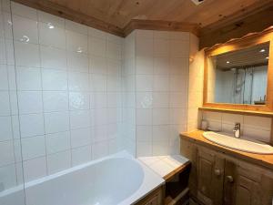 Appartement 4 pièces ski aux pieds, cheminée, piscine, Méribel, 6-8 pers - FR-1-180-177