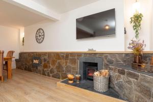 Sleeps 6. Free Wifi. Free Parking central location.