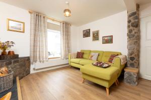 Sleeps 6. Free Wifi. Free Parking central location.