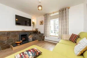 Sleeps 6. Free Wifi. Free Parking central location. - Hirwaun