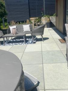 Spacious Studio Cabin with Sea and Downs views in Seaford with own garden