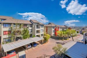 Modern One-Bedroom Flat in Fourways - Ideal for Professionals