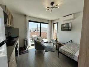 Studio V I P - 塞里尼昂