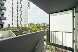 Cozy Studio with Parking in Poznań by Noclegi Renters