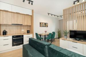 Cozy Studio with Parking in Poznań by Noclegi Renters
