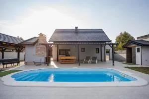 Holiday house Eva with pool - Ćelije