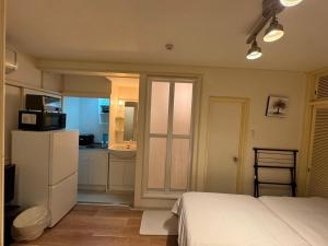 Apartment House White Mansion 202