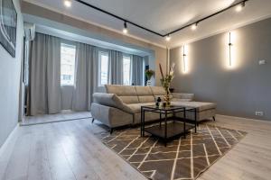 Stylish Comfort - 2BR Apartment in Vibrant East Bucharest