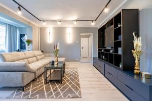 Stylish Comfort - 2BR Apartment in Vibrant East Bucharest