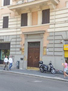 Roma apartment near to Colosseum Re-House