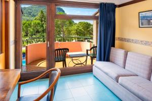 Triple Room with Pool View room in Hotel Royal