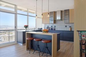 Modern Designer Penthouse with Panoramic views Amanda