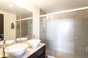 MARINA Beachfront 2 BDR by CASA PARAISO