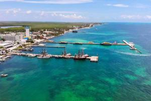 MARINA Beachfront 2 BDR by CASA PARAISO