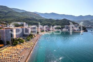 Status-M Apartments Aura