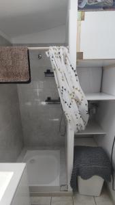 appart studio-F1 Montpellier de Medillan -Royan 38 euros la nuit
