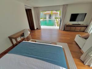 New luxury villa with maid Anchan Tropicana