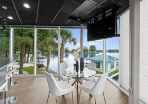 The Glass Mansion wOptional Boat Rental