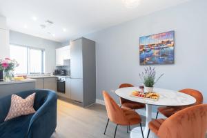 Elliot Oliver - Cosy 2 Bedroom Town Centre Apartment