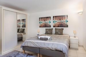 Maisons de vacances Villa Font du Roux - piscine chauffee - petanque - adapte mobilite reduite : photos des chambres