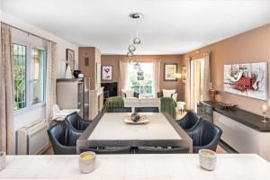 Maisons de vacances Villa Font du Roux - piscine chauffee - petanque - adapte mobilite reduite : photos des chambres