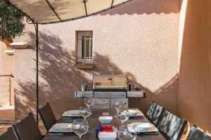 Maisons de vacances Villa Font du Roux - piscine chauffee - petanque - adapte mobilite reduite : photos des chambres