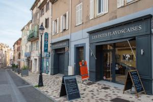 Maisons de vacances Villa Font du Roux - piscine chauffee - petanque - adapte mobilite reduite : photos des chambres