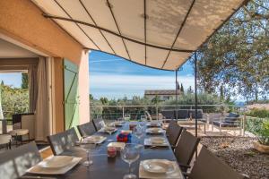 Maisons de vacances Villa Font du Roux - piscine chauffee - petanque - adapte mobilite reduite : photos des chambres