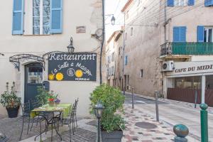 Maisons de vacances Villa Font du Roux - piscine chauffee - petanque - adapte mobilite reduite : photos des chambres