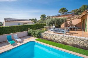 Maisons de vacances Villa Font du Roux - piscine chauffee - petanque - adapte mobilite reduite : photos des chambres