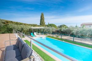 Maisons de vacances Villa Font du Roux - piscine chauffee - petanque - adapte mobilite reduite : photos des chambres