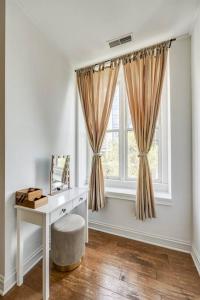 Downtown Louisville Condo- King Bed, Near Sites