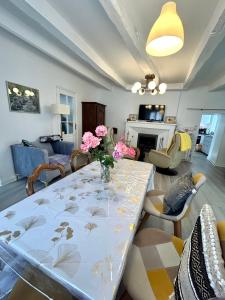 Appartements Bienvenue Chez Bob dans le centre-ville de Vivonne : photos des chambres