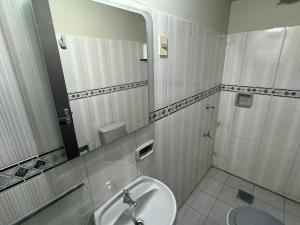 Habitación en el microcentro de asunción solo efectivo guaranies