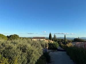 Maisons de vacances Villa Font du Roux - piscine chauffee - petanque - adapte mobilite reduite : photos des chambres