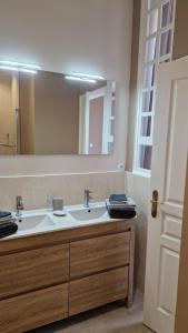 B&B / Chambres d'hotes Aux roses de Cedres : photos des chambres