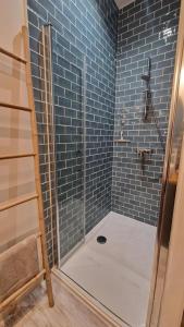 B&B / Chambres d'hotes Aux roses de Cedres : photos des chambres
