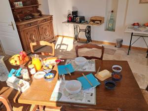 B&B / Chambres d'hotes Aux roses de Cedres : photos des chambres