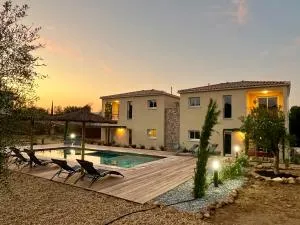 Le Clos de L'Oliveraie - Appartements de charme avec piscine proche d'Uzès - Sagriès